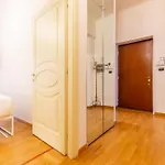 Apartament Pianob Duomo - Spacious 2br For 8 In Mediolan