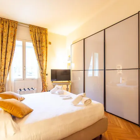 Apartament Duomo Elegant Retreat - Spacious 120 Sqm Up To 5 - 3 Min Walk To Duomo *